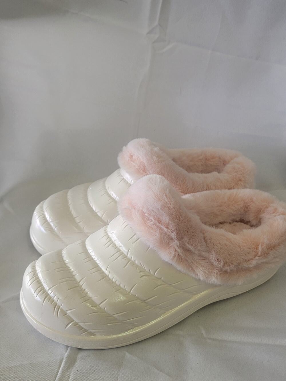 NEW WITH TAGS Skechers Foamies Pink Fur Lined Slippers Girls Size 2 0081